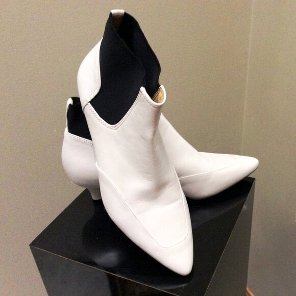 NATURALIZER White Ankle Leather Bootie Kitten Heel 8.5M - Picture 1 of 5